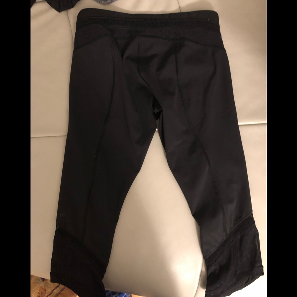 Lululemon crop black tight size 8